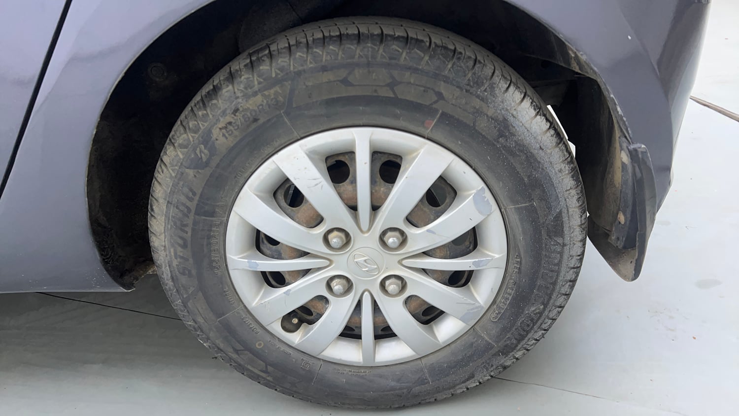 Used 2014 Hyundai i10 Sportz 1.1 iRDE2 Petrol Manual tyres LEFT REAR TYRE RIM VIEW