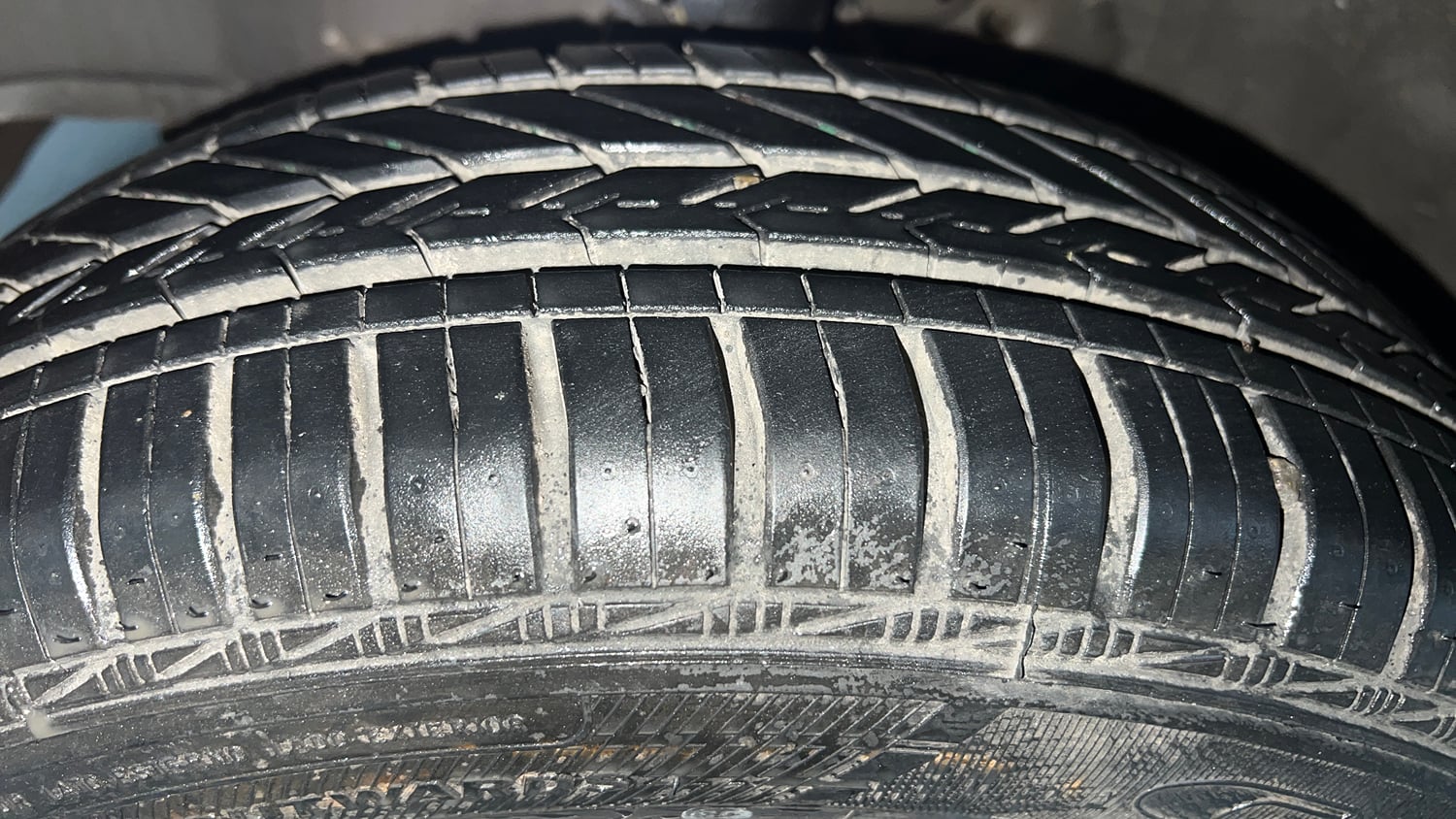 Used 2013 Honda Amaze 1.2 S i-VTEC Petrol Manual tyres LEFT FRONT TYRE TREAD VIEW