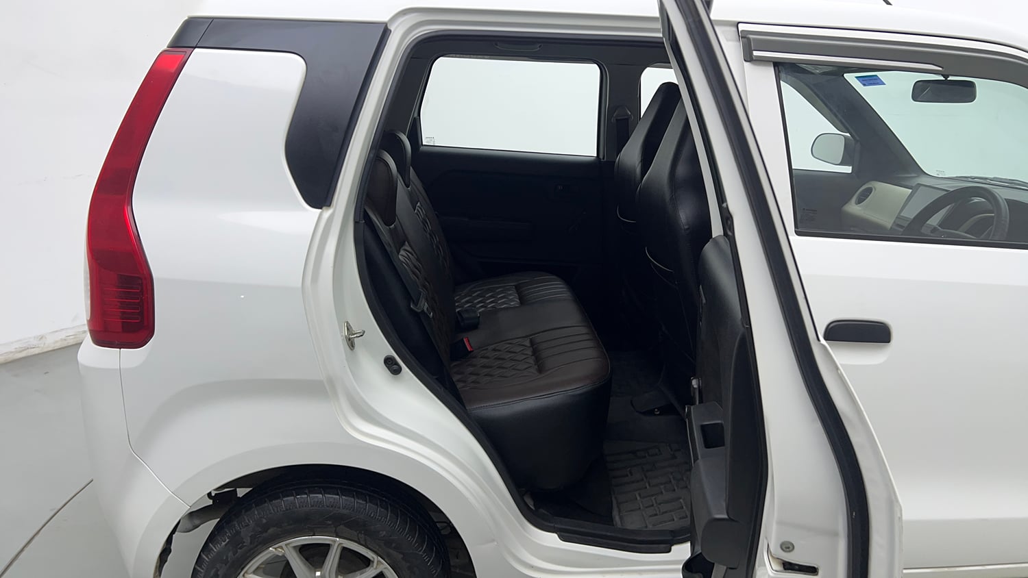 Used 2021 Maruti Suzuki Wagon R 1.0 LXI CNG (Outside Fitted) Cng Manual interior RIGHT SIDE REAR DOOR CABIN VIEW