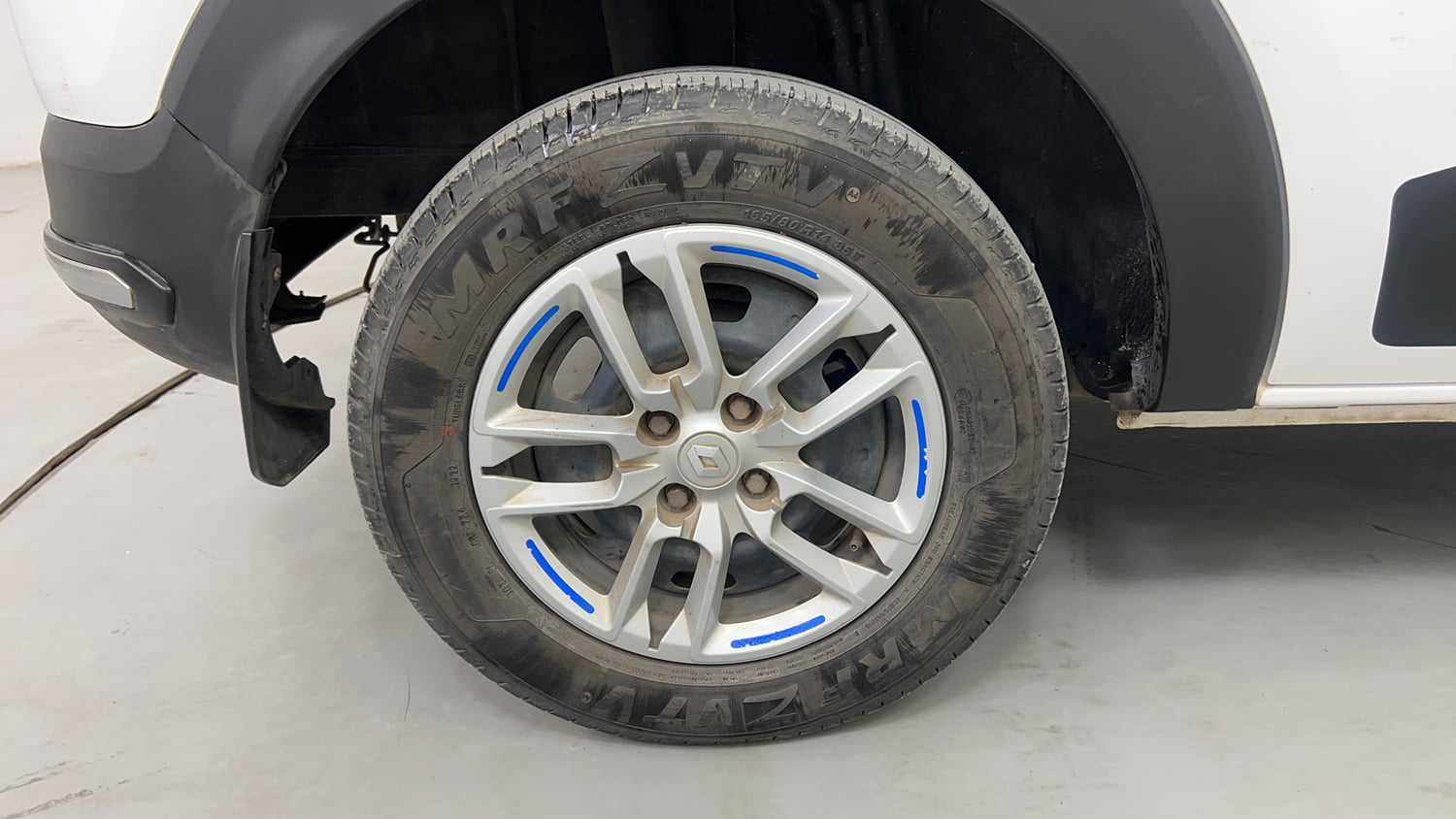 Used 2022 Renault Triber RXT EASY-R AMT Petrol Automatic tyres RIGHT REAR TYRE RIM VIEW