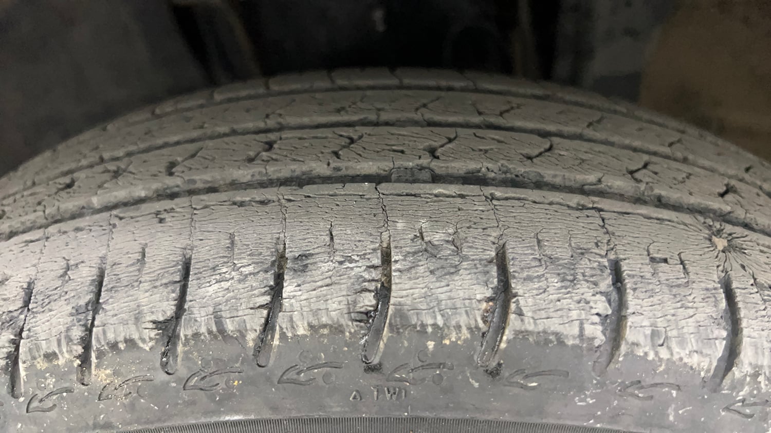 Used 2022 Renault Triber RXT EASY-R AMT Petrol Automatic tyres LEFT FRONT TYRE TREAD VIEW