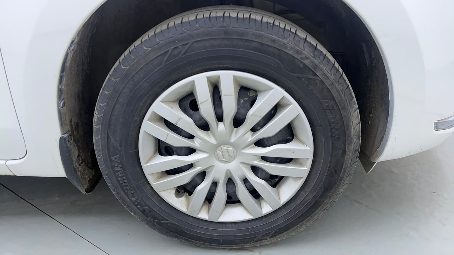 Used 2019 Maruti Suzuki Dzire VXi AMT Petrol Automatic tyres RIGHT FRONT TYRE RIM VIEW