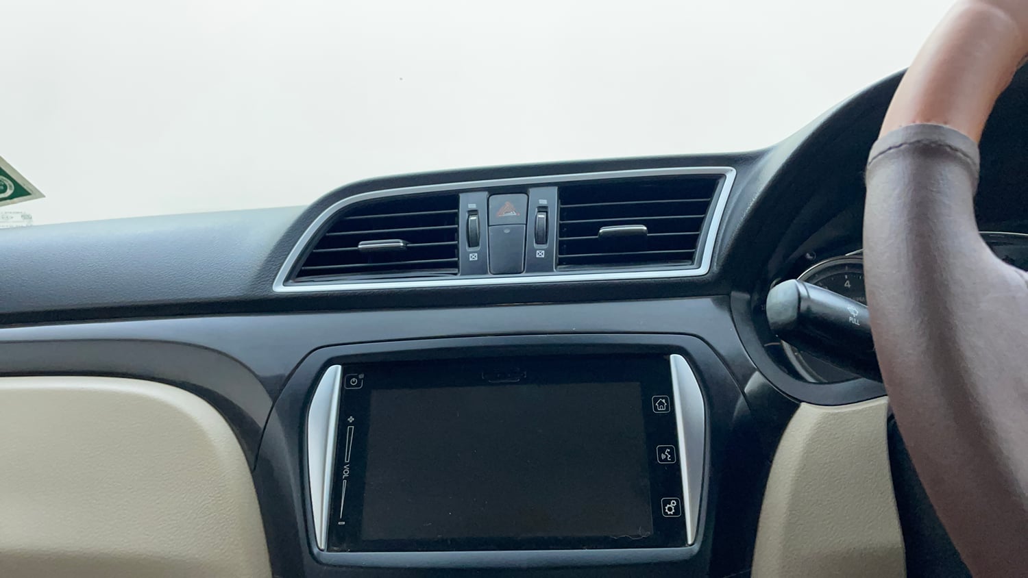 Used 2015 Maruti Suzuki Ciaz ZXI+ Petrol Manual top_features Touch screen infotainment system