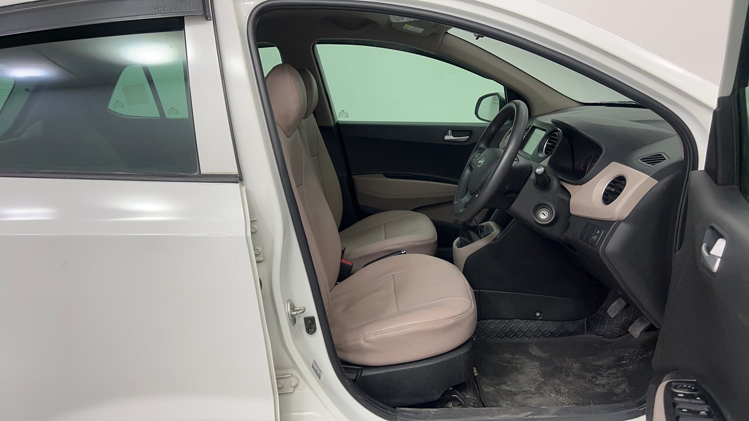 Used 2017 Hyundai Grand i10 Sportz (O) 1.2 Kappa VTVT Petrol Manual interior RIGHT SIDE FRONT DOOR CABIN VIEW