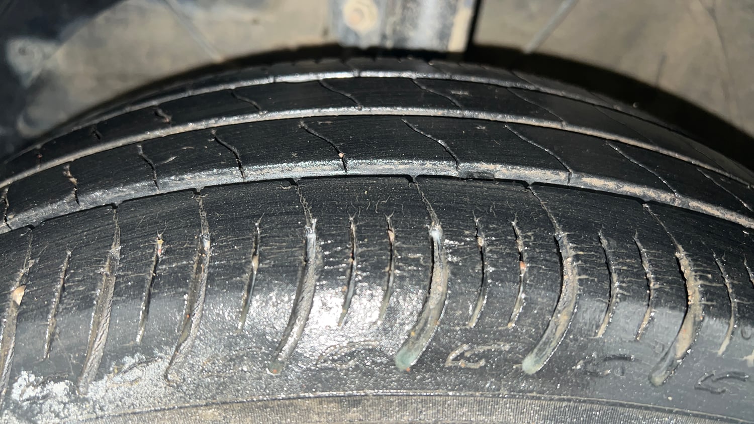Used 2022 Maruti Suzuki Baleno Delta Petrol Manual tyres LEFT FRONT TYRE TREAD VIEW