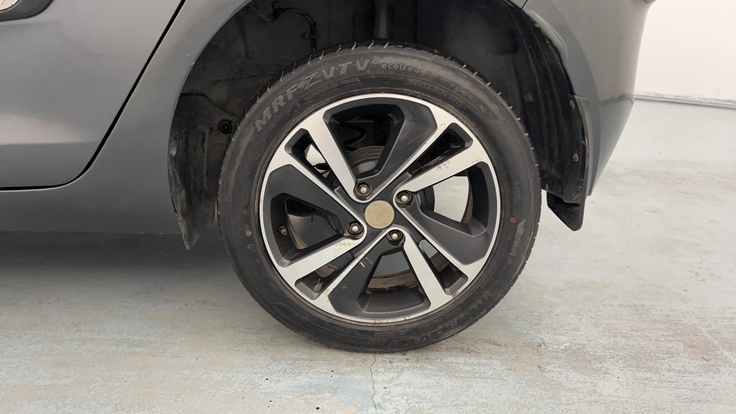 Used 2022 Tata Altroz XZ Petrol Petrol Manual tyres LEFT REAR TYRE RIM VIEW