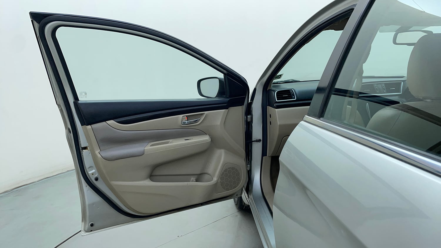 Used 2015 Maruti Suzuki Ciaz ZXI+ Petrol Manual interior LEFT FRONT DOOR OPEN VIEW