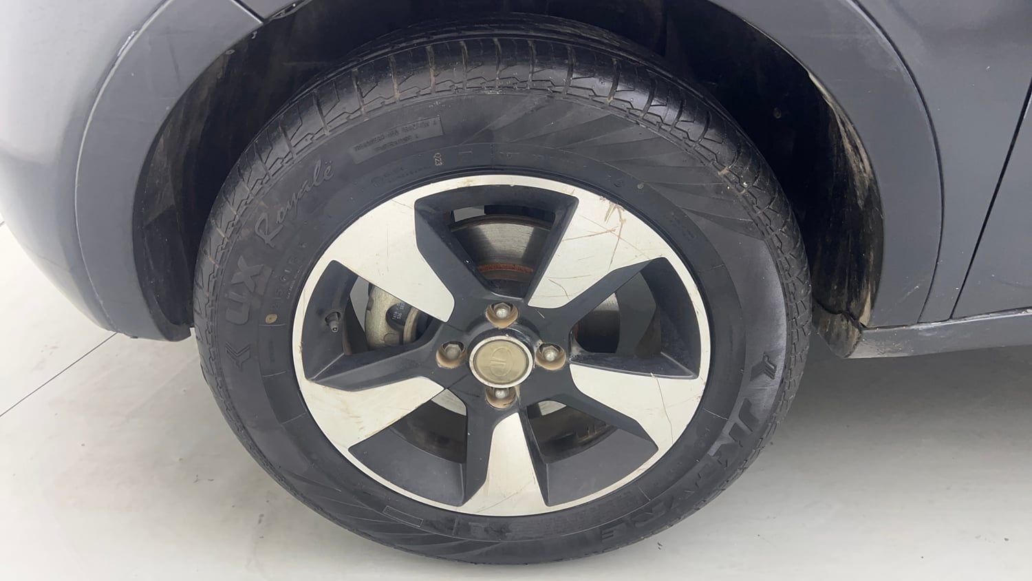 Used 2018 Tata Nexon XZA Plus Petrol Petrol Automatic tyres LEFT FRONT TYRE RIM VIEW