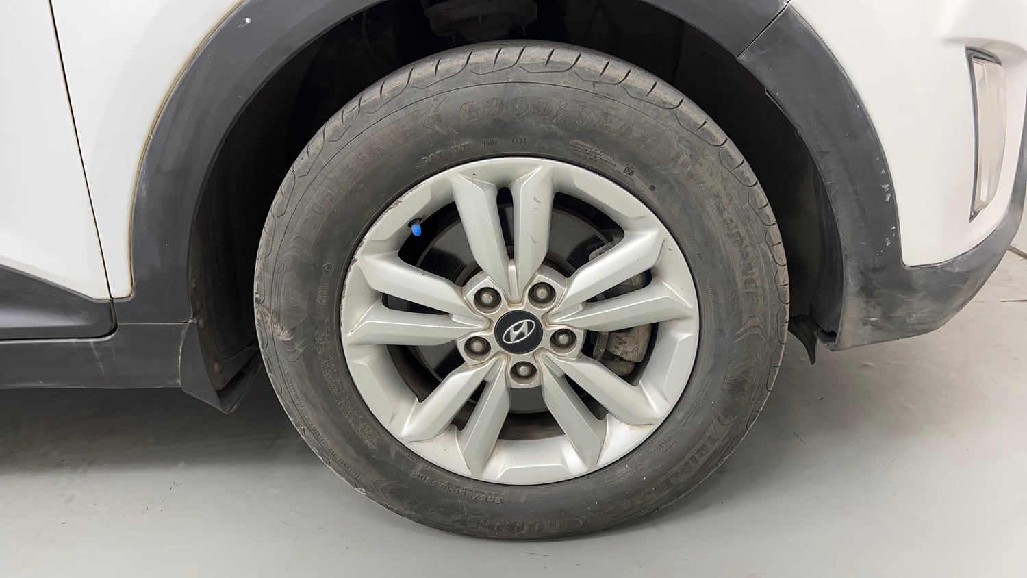 Used 2015 Hyundai Creta 1.6 SX Plus AT Diesel Automatic tyres RIGHT FRONT TYRE RIM VIEW