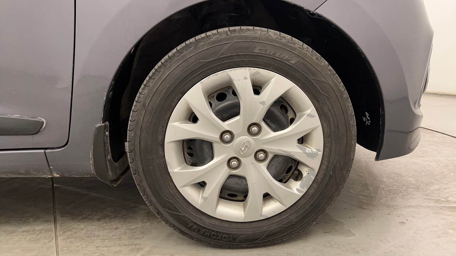 Used 2016 Hyundai Grand i10 Magna 1.2 Kappa VTVT CNG (outside fitted) Cng Manual tyres RIGHT FRONT TYRE RIM VIEW