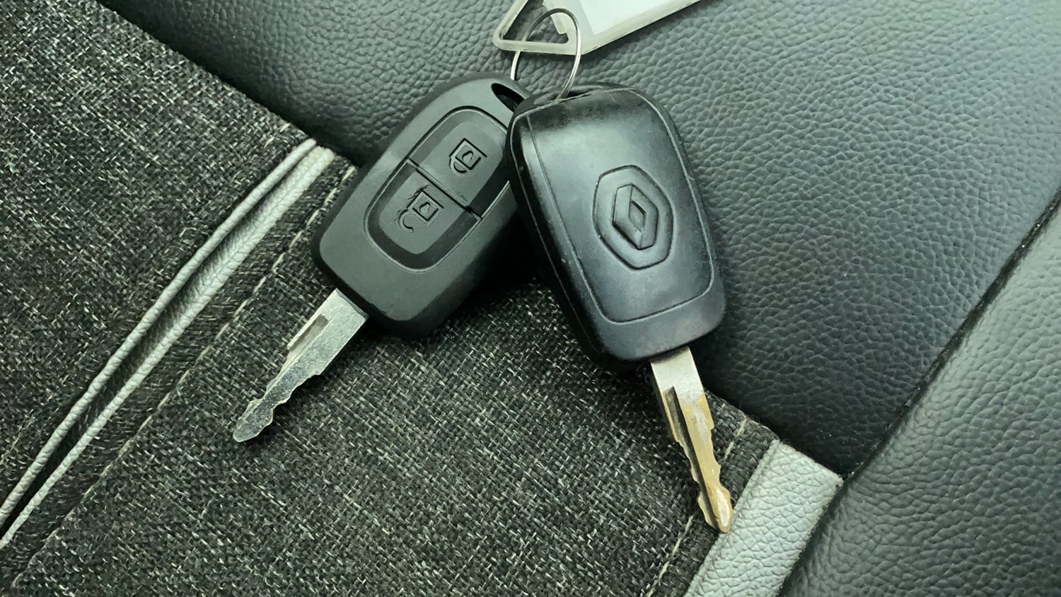 Used 2016 Renault Kwid RXT Petrol Manual extra CAR KEY VIEW