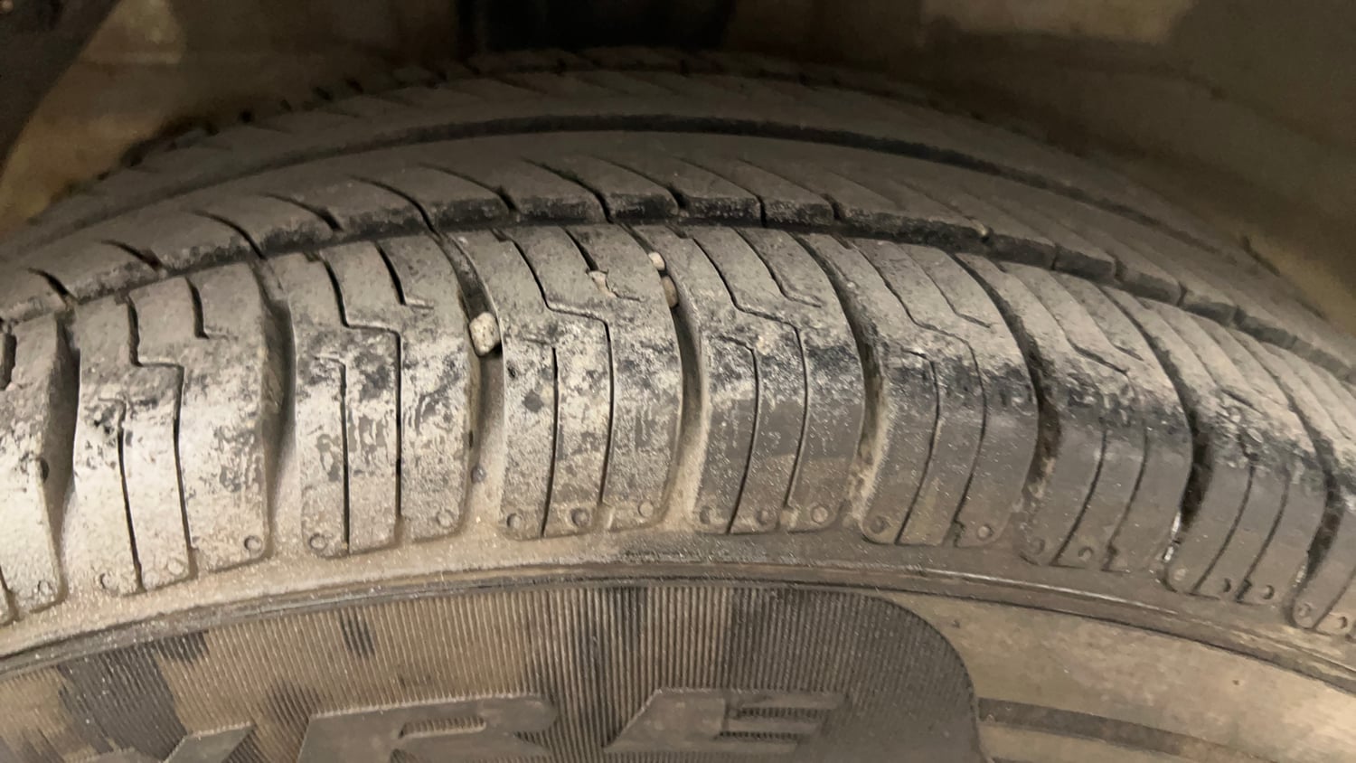 Used 2015 Hyundai Elite i20 Magna 1.2 Petrol Manual tyres RIGHT REAR TYRE TREAD VIEW
