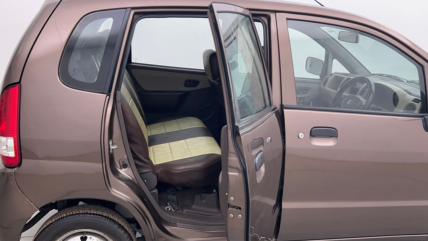 Used 2013 Maruti Suzuki Estilo LXi BS-IV Petrol Manual interior RIGHT SIDE REAR DOOR CABIN VIEW
