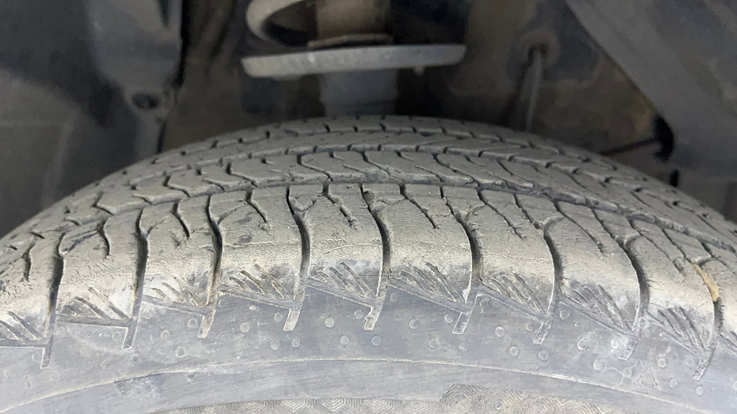 Used 2023 Maruti Suzuki Grand Vitara Alpha Smart Hybrid AT Petrol Automatic tyres RIGHT FRONT TYRE TREAD VIEW