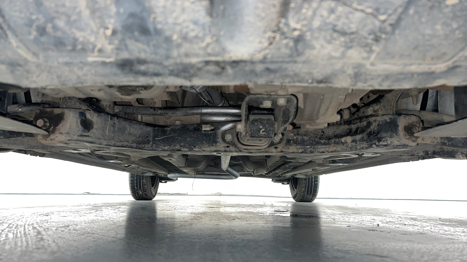 Used 2015 Hyundai Elite i20 Sportz 1.2 Petrol Manual extra FRONT LEFT UNDERBODY VIEW