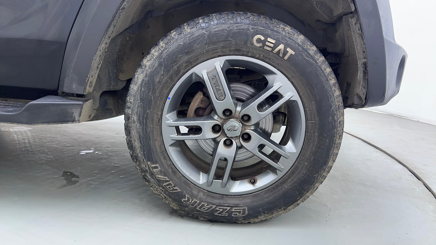 Used 2021 mahindra Thar LX Hard Top Petrol AT 4WD Petrol Automatic tyres RIGHT FRONT TYRE RIM VIEW
