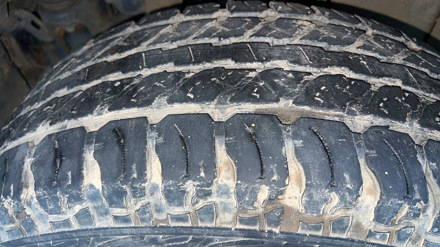 Used 2021 mahindra Thar LX Hard Top Petrol AT 4WD Petrol Automatic tyres LEFT FRONT TYRE TREAD VIEW