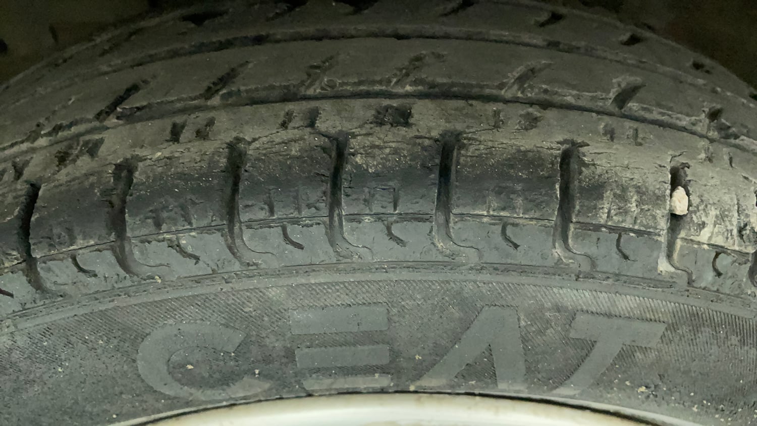 Used 2016 Renault Kwid RXT Petrol Manual tyres LEFT FRONT TYRE TREAD VIEW