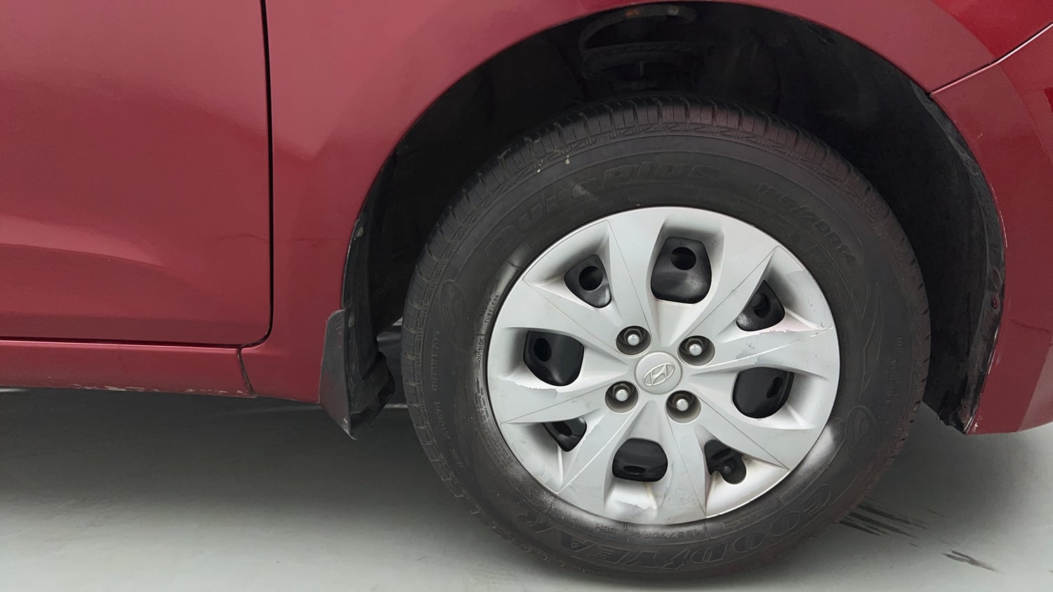 Used 2017 Hyundai Elite i20 Sportz 1.2 Petrol Manual tyres RIGHT FRONT TYRE RIM VIEW