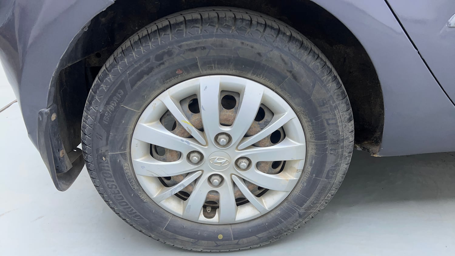 Used 2014 Hyundai i10 Sportz 1.1 iRDE2 Petrol Manual tyres RIGHT REAR TYRE RIM VIEW