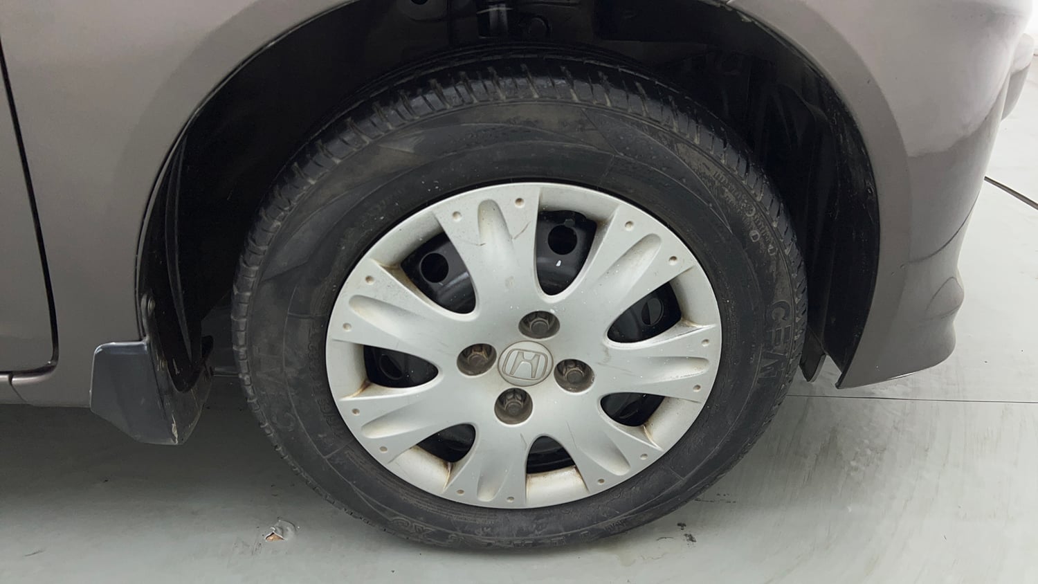 Used 2013 Honda Amaze 1.2 S i-VTEC Petrol Manual tyres RIGHT FRONT TYRE RIM VIEW