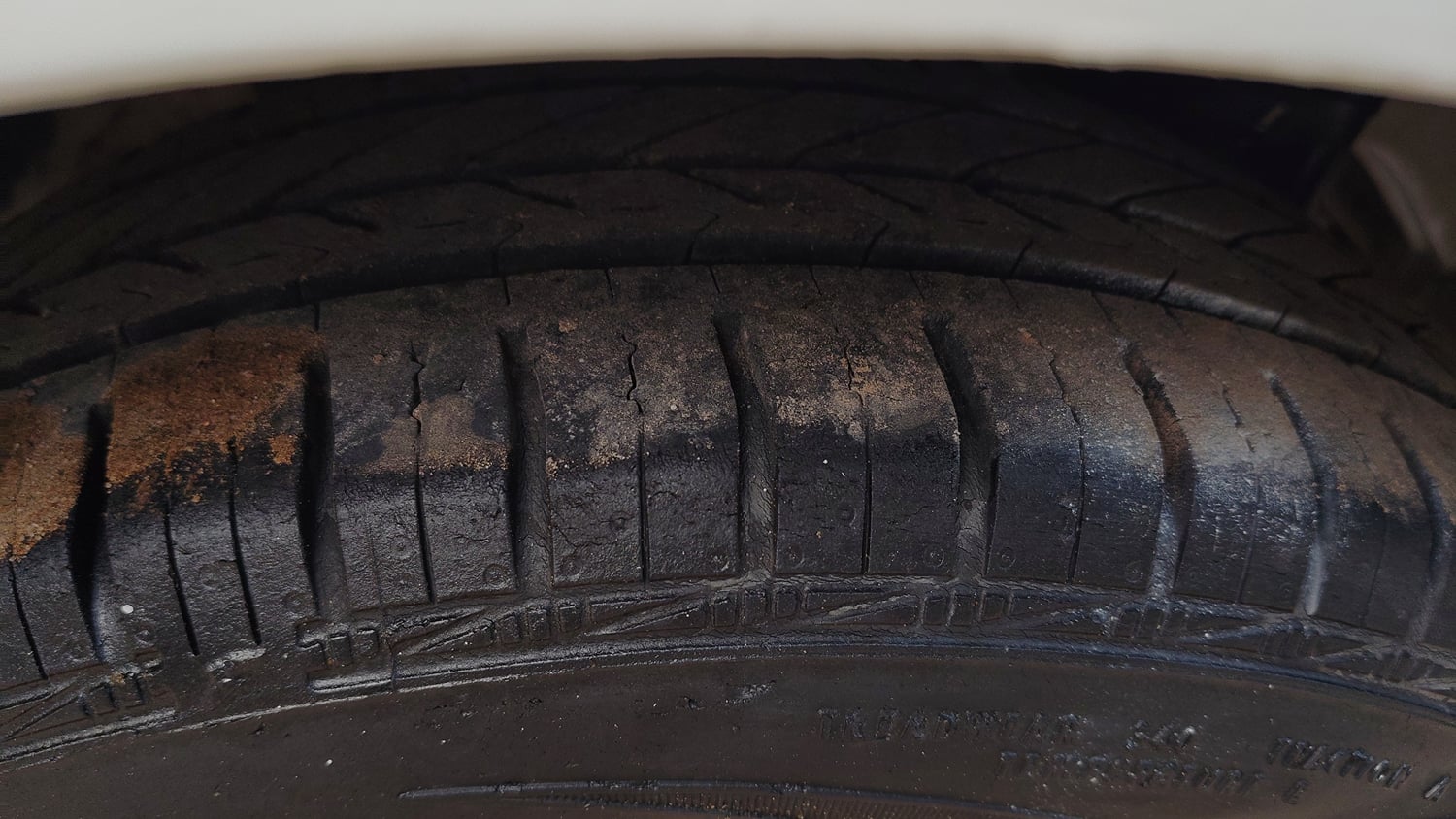 Used 2017 Hyundai Eon Magna + Petrol Manual tyres LEFT REAR TYRE TREAD VIEW