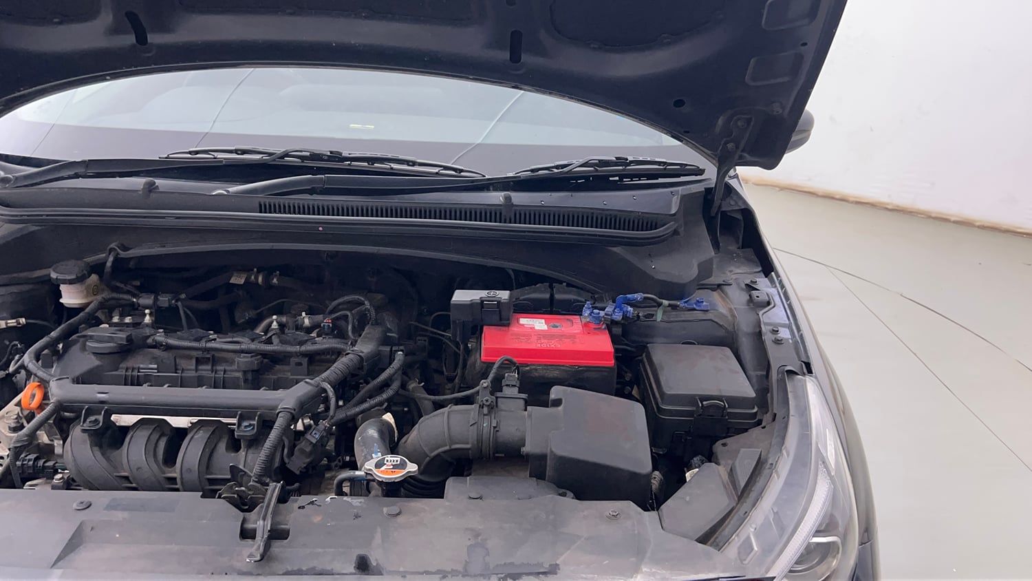 Used 2023 Hyundai i20 Asta 1.2 MT Petrol Manual engine ENGINE LEFT SIDE HINGE & APRON VIEW