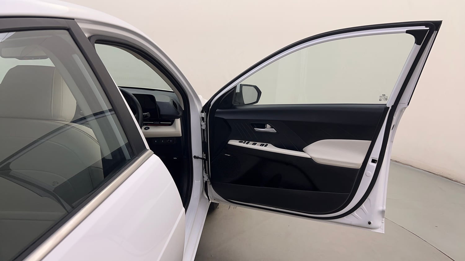 Used 2024 Hyundai Verna SX (O)1.5 Petrol MT Petrol Manual interior RIGHT FRONT DOOR OPEN VIEW