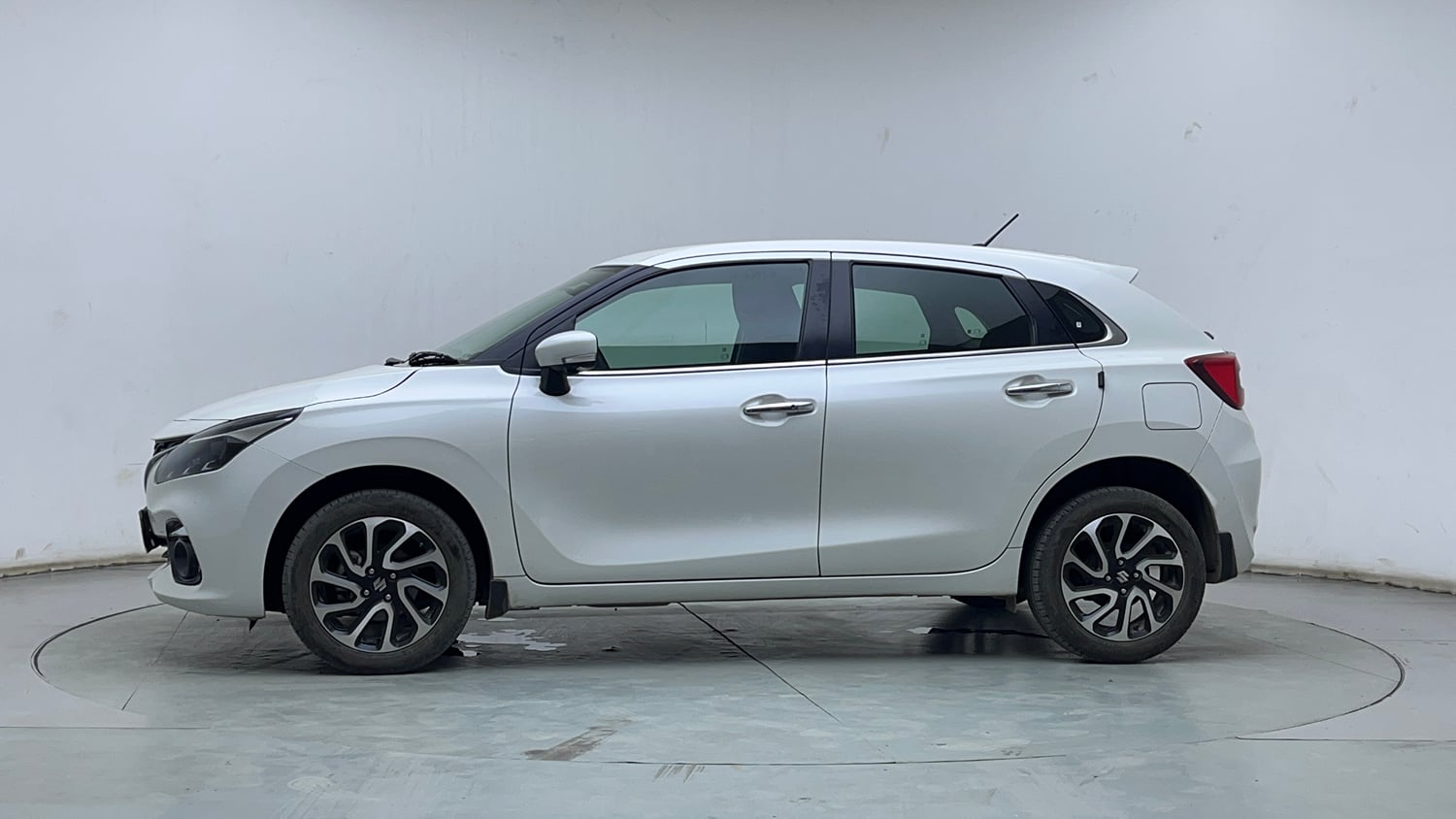 Used 2023 Maruti Suzuki Baleno Alpha AGS Petrol Automatic exterior LEFT SIDE VIEW