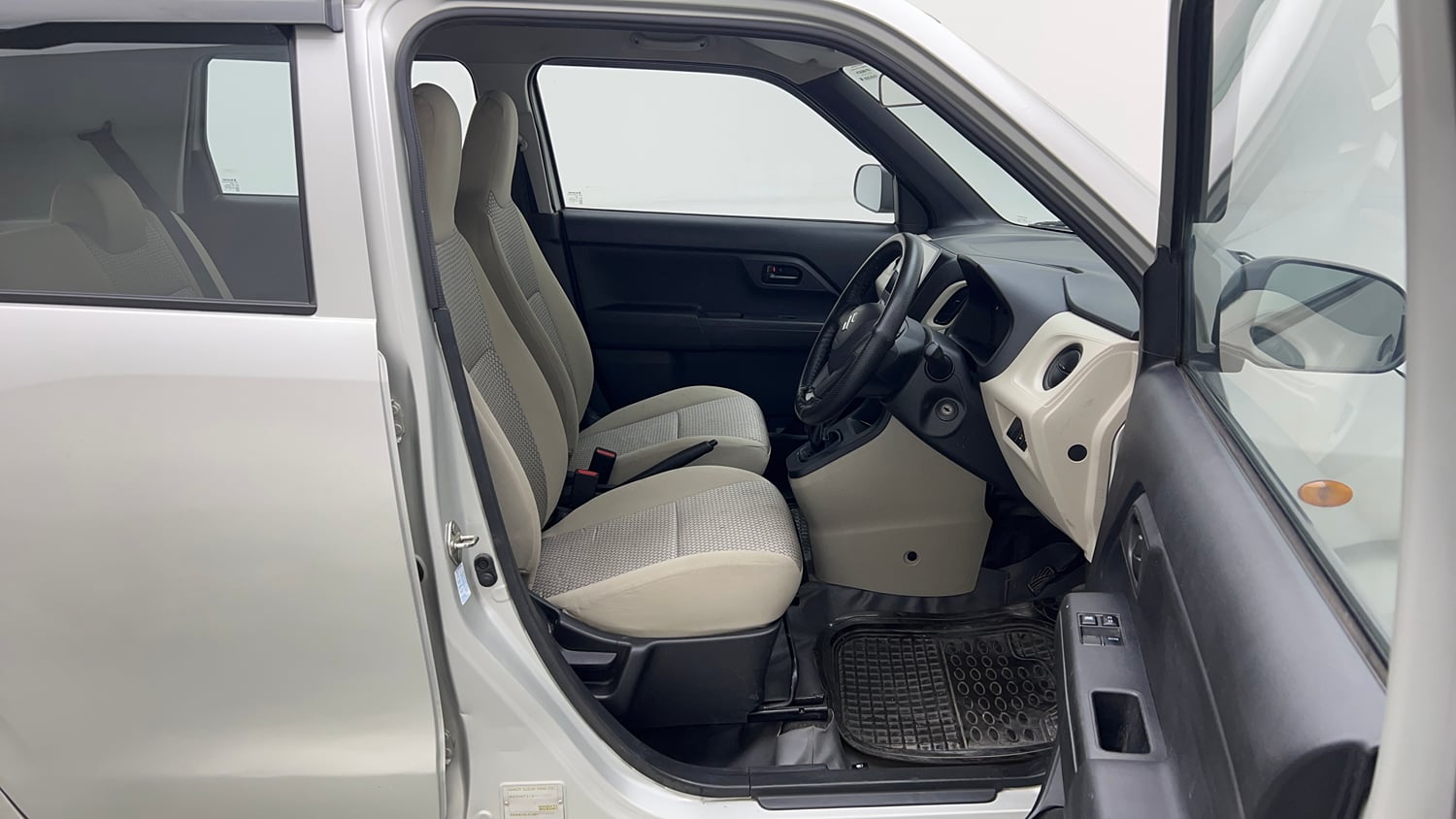 Used 2020 Maruti Suzuki Wagon R 1.0 LXi 1.0 Petrol Manual interior RIGHT SIDE FRONT DOOR CABIN VIEW