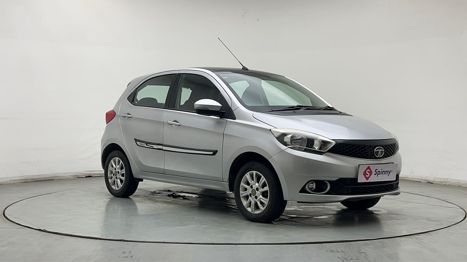Used 2018 Tata Tiago Revotron XZ Petrol Manual exterior RIGHT FRONT CORNER VIEW