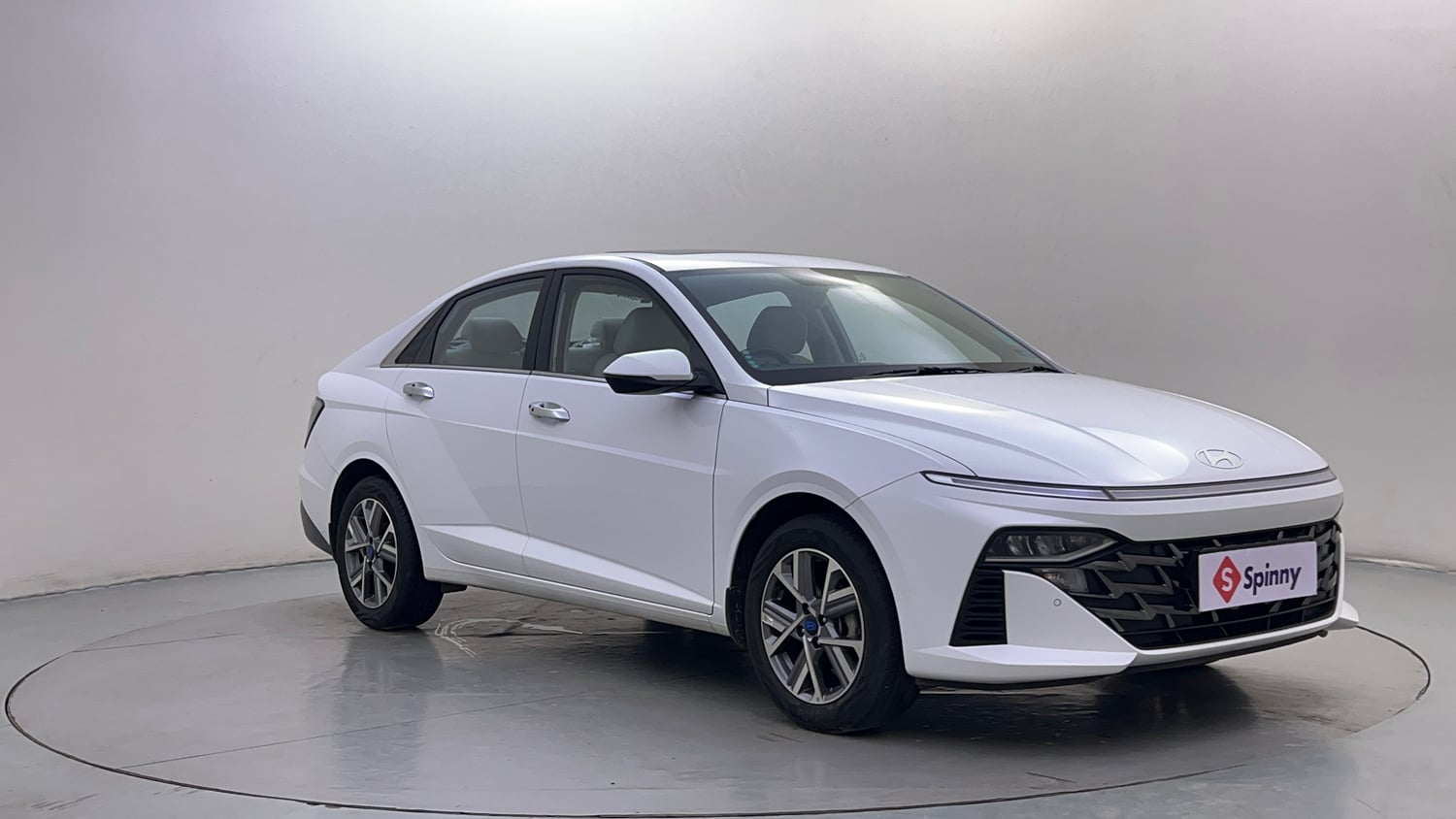 Used 2024 Hyundai Verna SX (O)1.5 Petrol MT Petrol Manual exterior RIGHT FRONT CORNER VIEW