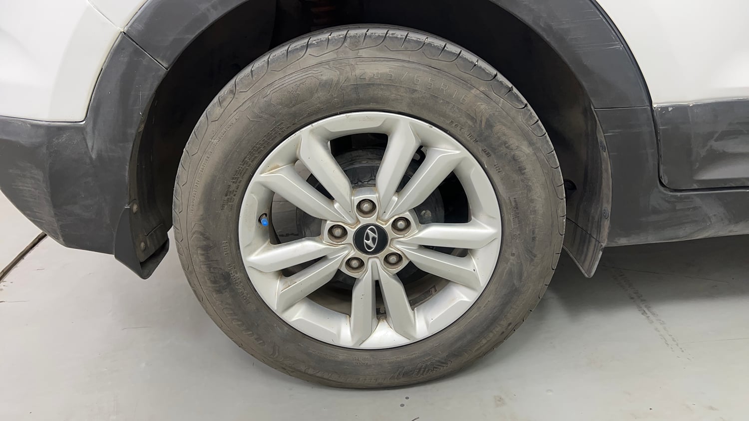 Used 2015 Hyundai Creta 1.6 SX Plus AT Diesel Automatic tyres RIGHT REAR TYRE RIM VIEW
