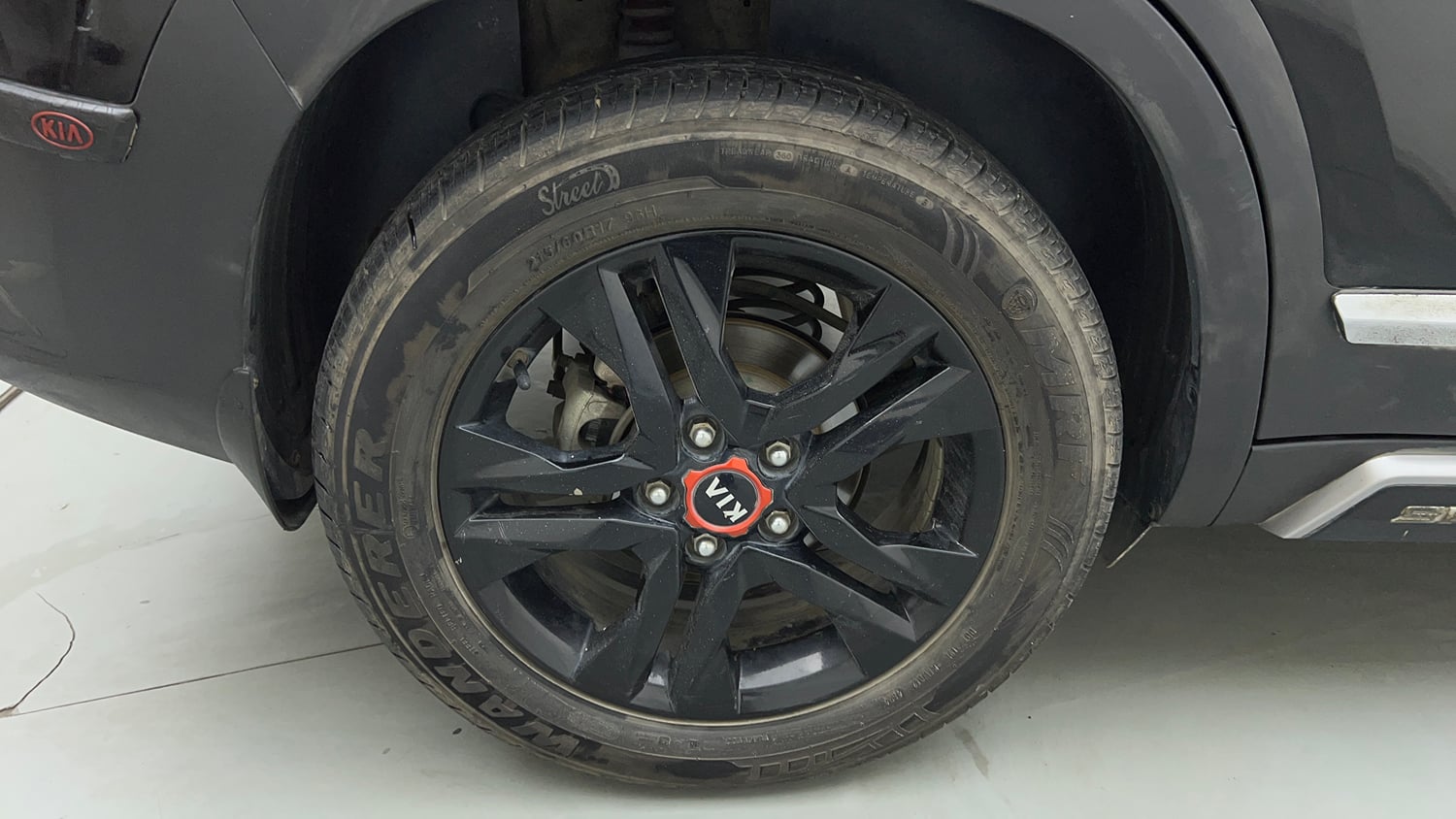Used 2020 Kia Seltos Anniversary Edition 1.5 Petrol Manual tyres RIGHT REAR TYRE RIM VIEW