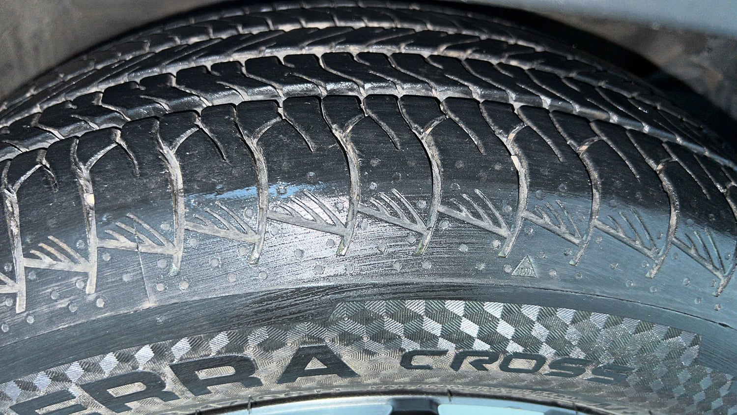 Used 2022 Kia Seltos GTX Plus 1.4 DCT Petrol Automatic tyres RIGHT FRONT TYRE TREAD VIEW