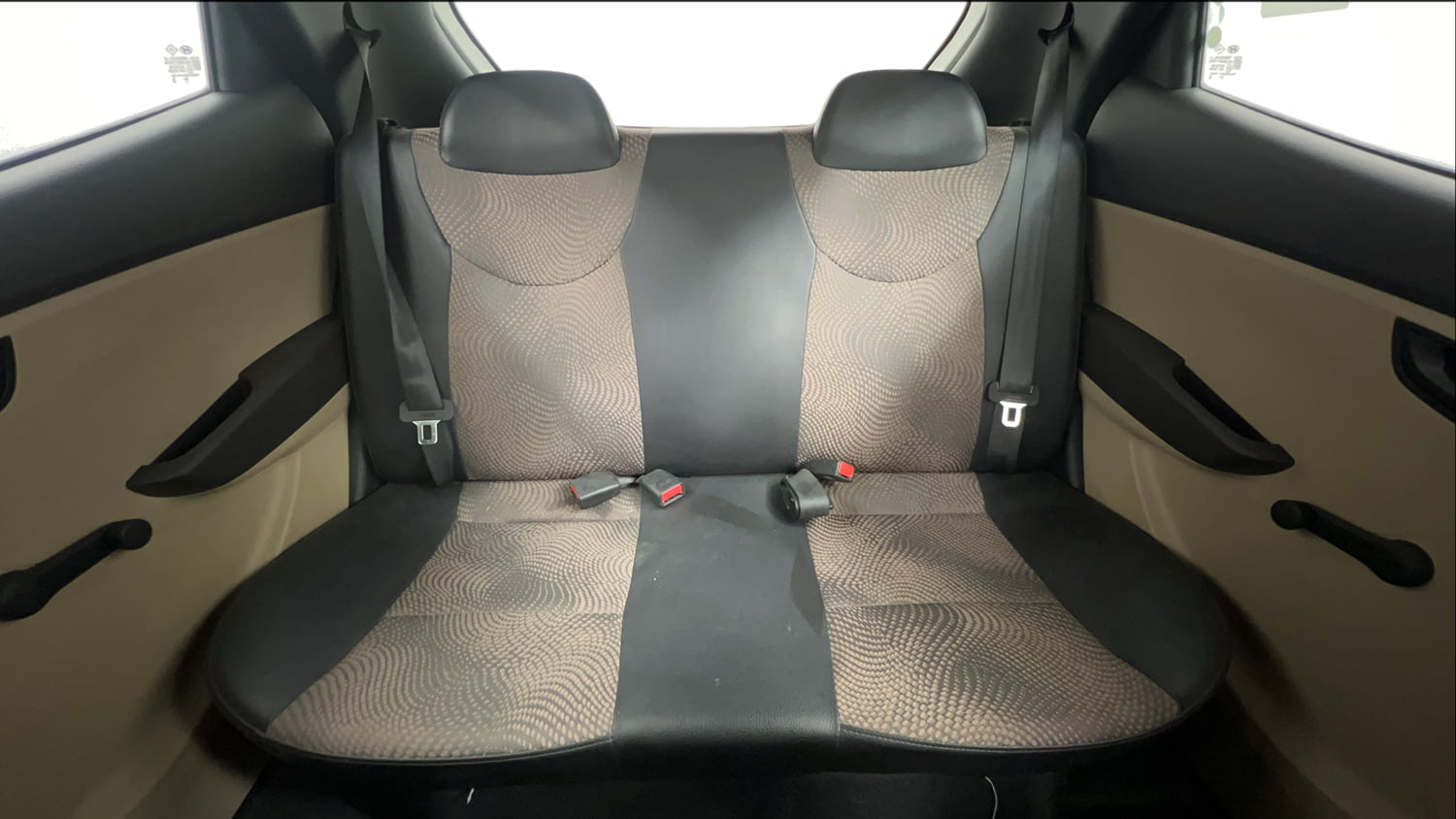 Used 2016 Hyundai Eon 1.0 Kappa Magna + (O) Petrol Manual interior REAR SEAT CONDITION VIEW