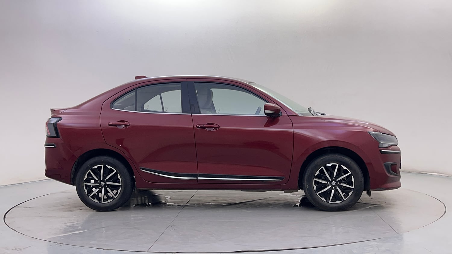 Used 2024 Maruti Suzuki Dzire ZXi Plus AMT Petrol Automatic exterior RIGHT SIDE VIEW