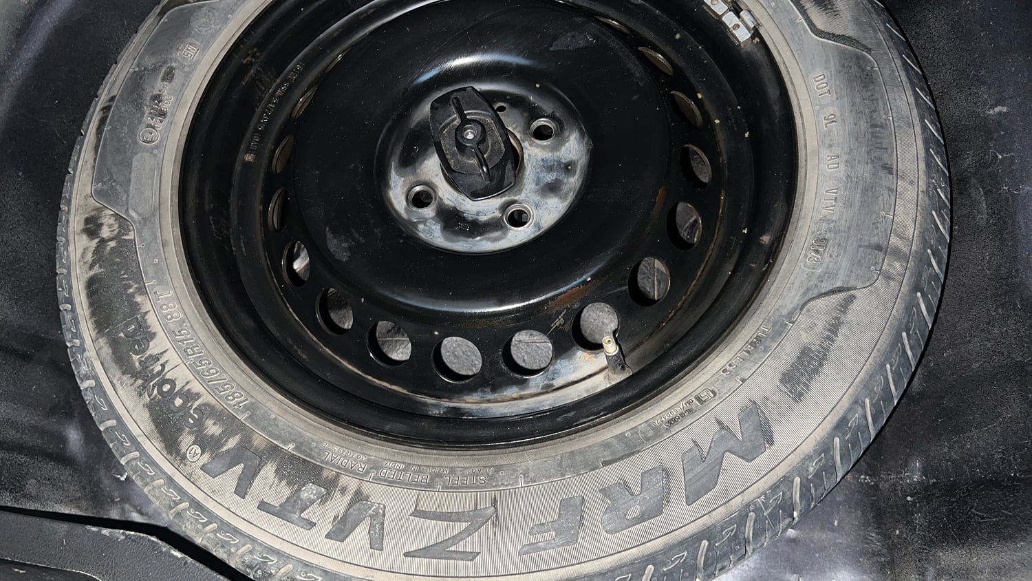 Used 2017 Maruti Suzuki Baleno Delta 1.2 Petrol Manual tyres SPARE TYRE VIEW