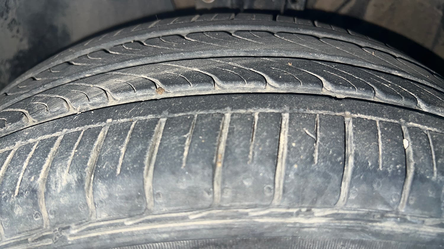 Used 2013 Volkswagen Polo Comfortline 1.2L (P) Petrol Manual tyres LEFT FRONT TYRE TREAD VIEW