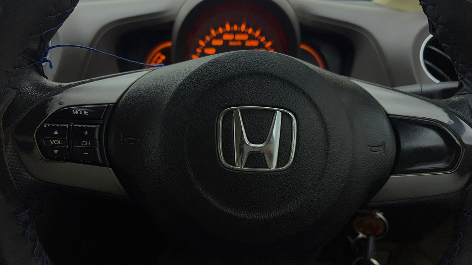 Used 2013 Honda Amaze 1.2 S i-VTEC Petrol Manual top_features Steering mounted controls