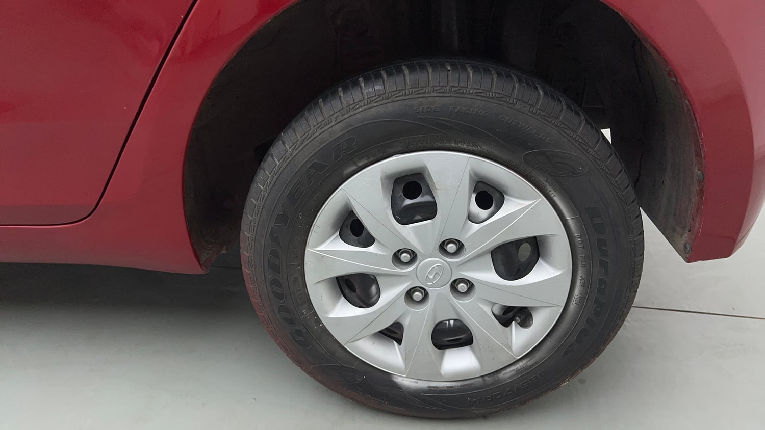 Used 2017 Hyundai Elite i20 Sportz 1.2 Petrol Manual tyres LEFT REAR TYRE RIM VIEW