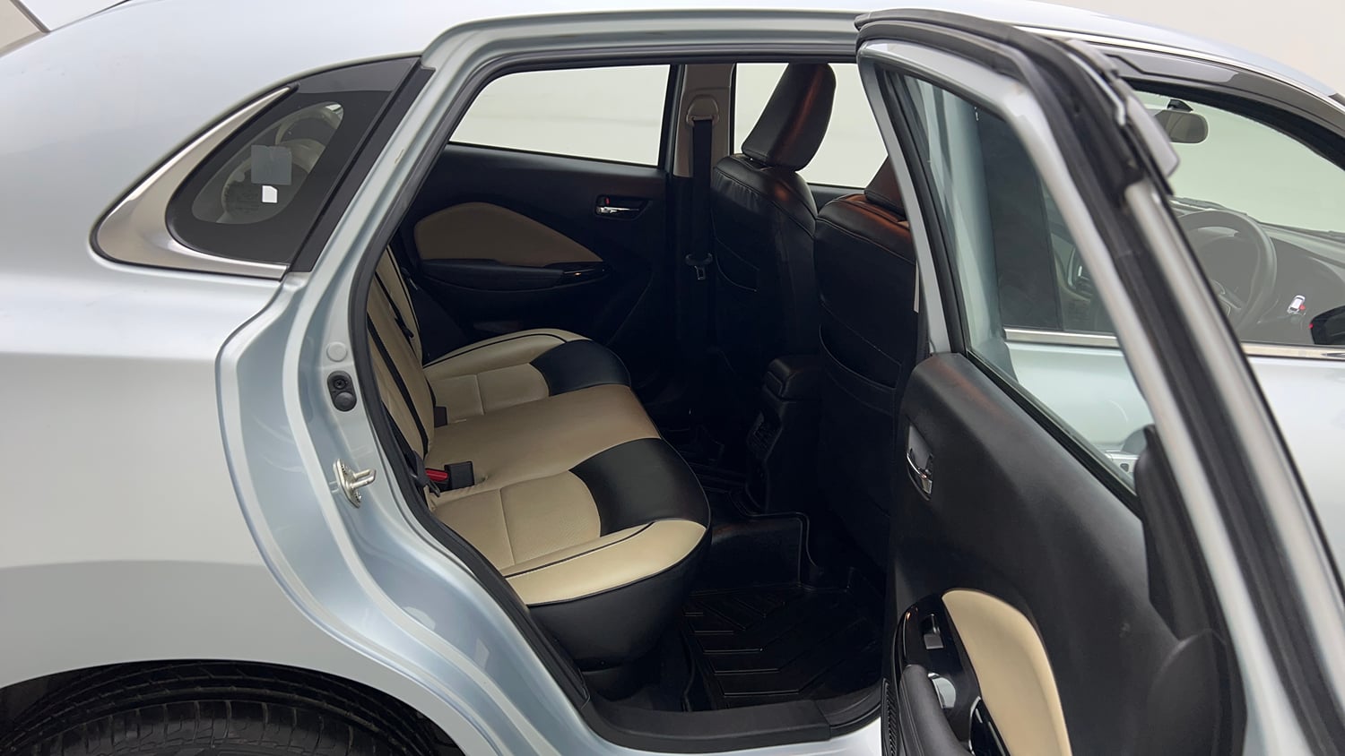 Used 2023 Toyota Glanza G AMT Petrol Automatic interior RIGHT SIDE REAR DOOR CABIN VIEW