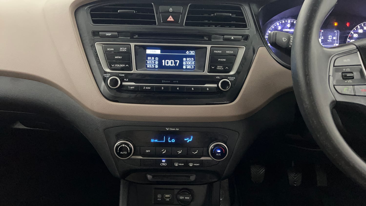 Used 2015 Hyundai Elite i20 Sportz 1.2 Petrol Manual interior MUSIC SYSTEM & AC CONTROL VIEW