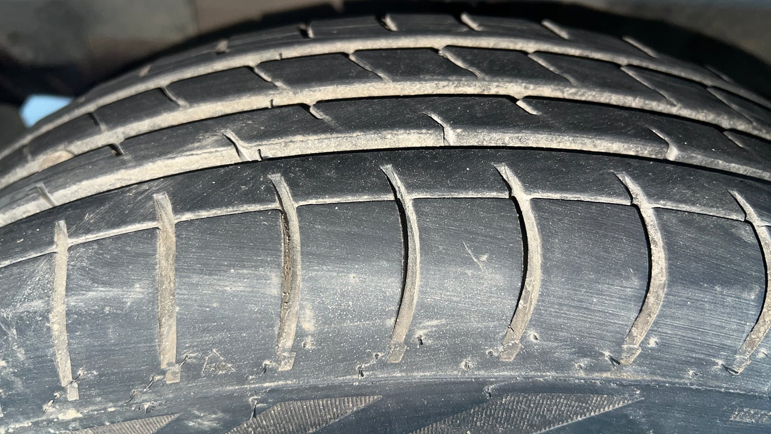 Used 2017 Renault Kwid 1.0 RXT Petrol Manual tyres LEFT FRONT TYRE TREAD VIEW