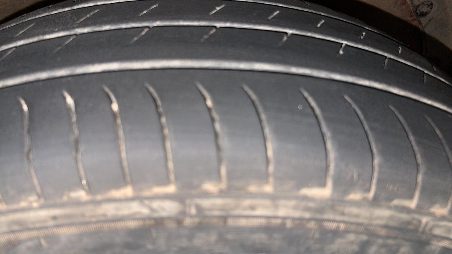 Used 2024 Maruti Suzuki Dzire ZXi Plus AMT Petrol Automatic tyres RIGHT FRONT TYRE TREAD VIEW