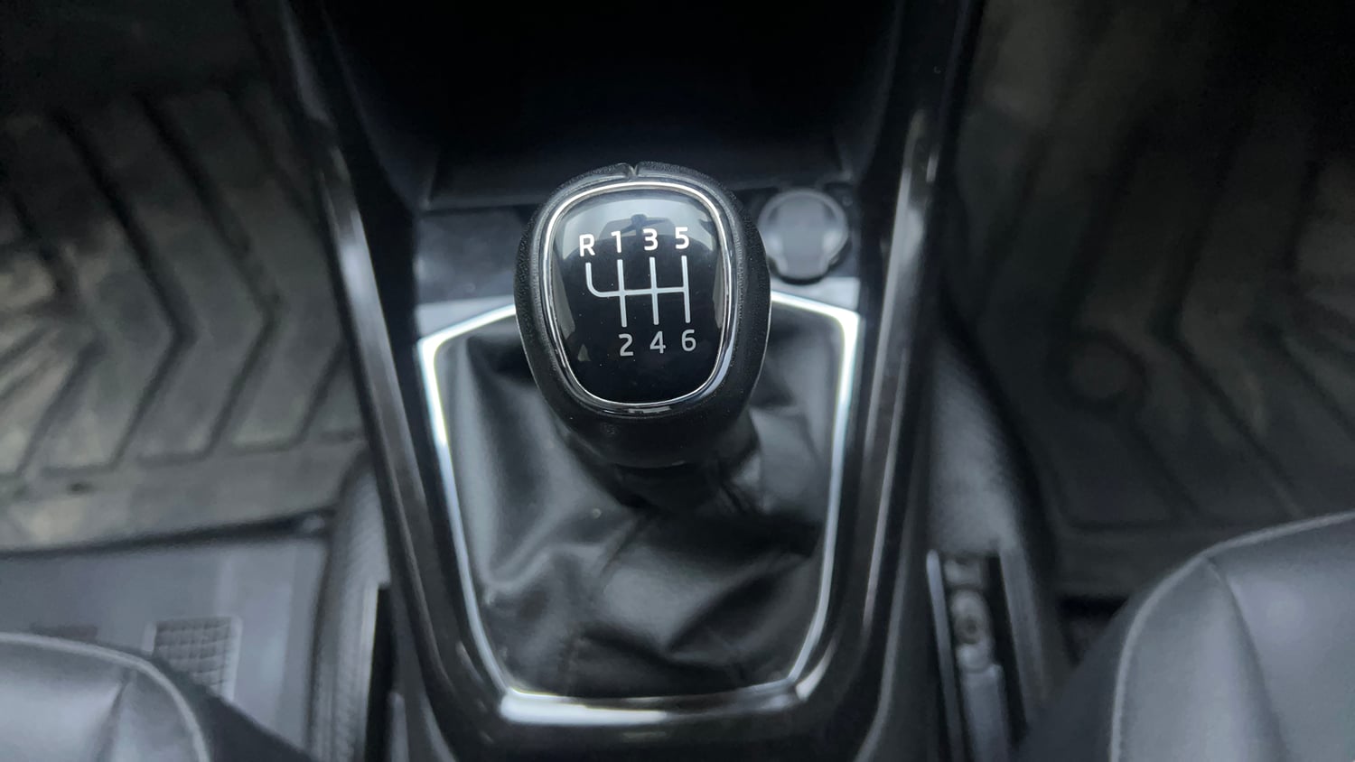 Used 2024 Skoda Kushaq Style 1.0L TSI MT Petrol Manual interior GEAR  KNOB VIEW