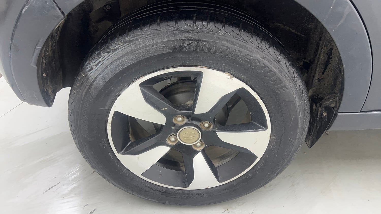 Used 2018 Tata Nexon XZA Plus Petrol Petrol Automatic tyres RIGHT REAR TYRE RIM VIEW