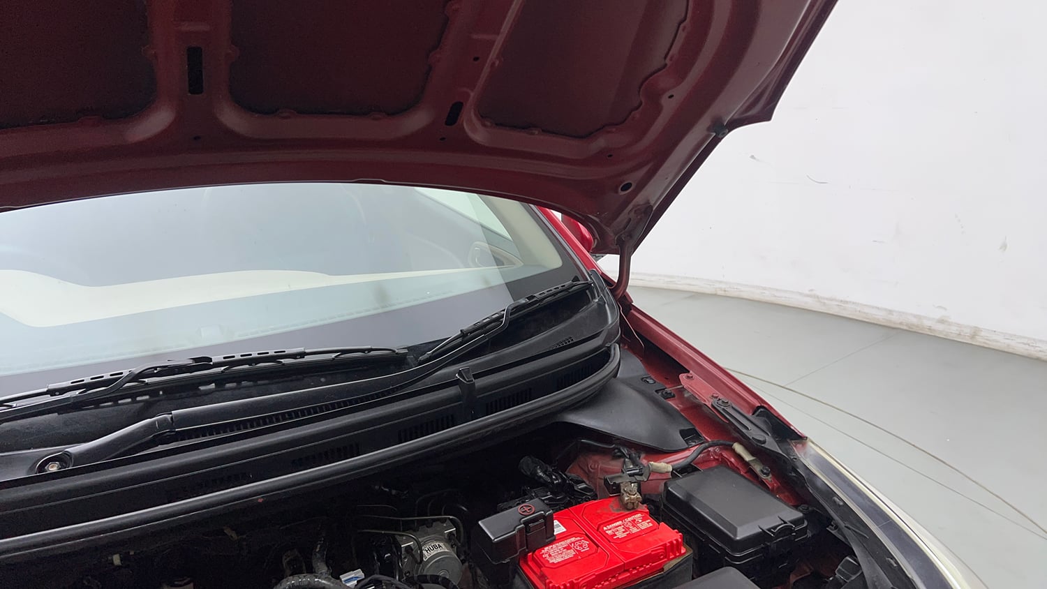 Used 2017 Hyundai Elite i20 Sportz 1.2 Petrol Manual engine ENGINE LEFT SIDE HINGE & APRON VIEW