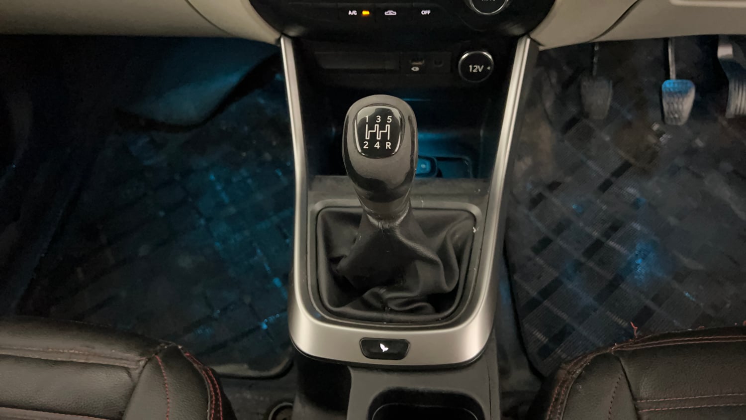 Used 2022 Tata Altroz XZ Petrol Petrol Manual interior GEAR  KNOB VIEW