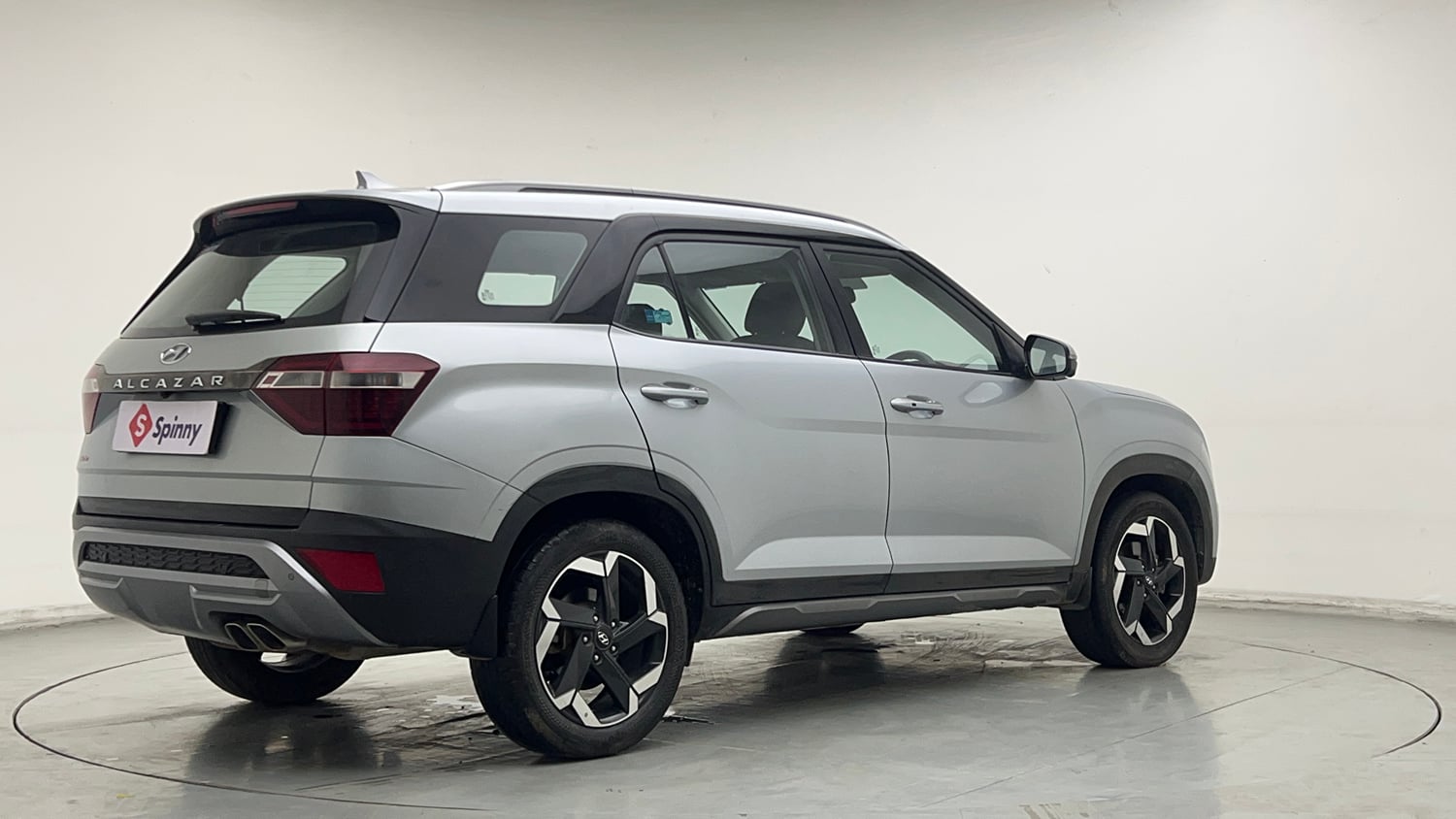 Used 2023 Hyundai Alcazar Platinum 7 STR 1.5 Turbo Petrol Petrol Manual exterior RIGHT REAR CORNER VIEW